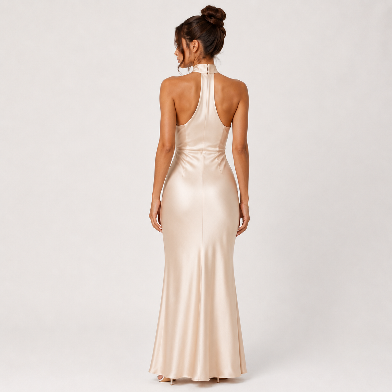 Robe dos nu élégante femme